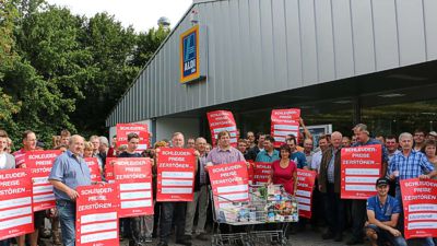 Bauern demonstrieren gegen Discounter