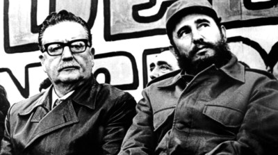 Kubas Staatschef Fidel Castro mit dem Präsidenten Allende bei einer Rundreise durch Chile